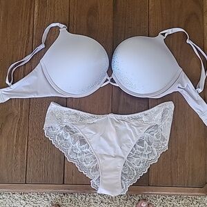 Victoria Secret Bombshell bra 34 DD